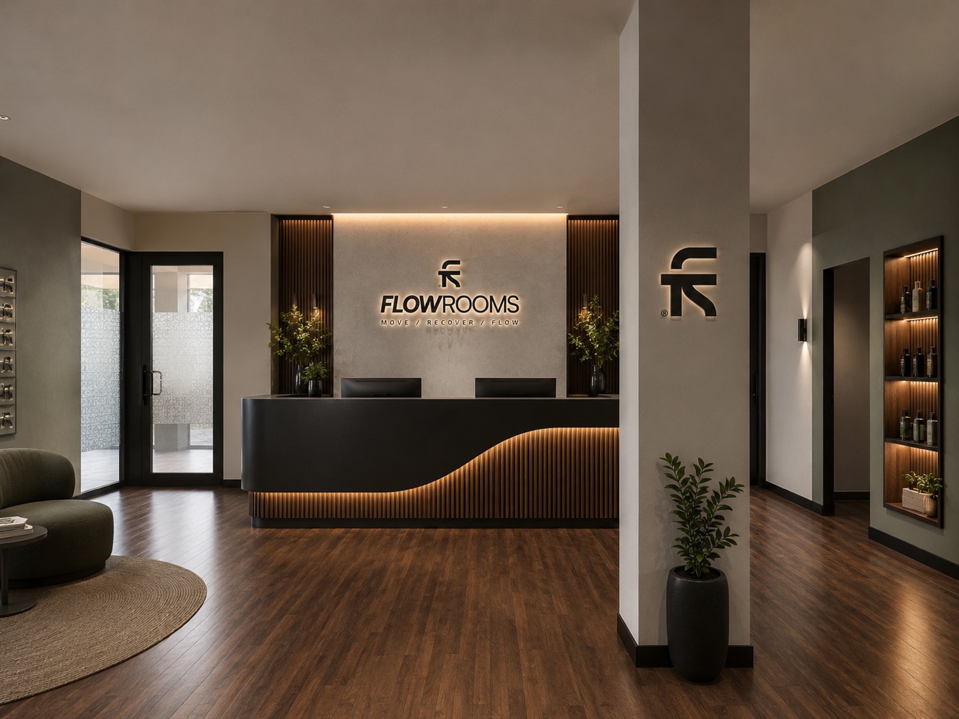 La reception di FlowRooms, col marchio retroilluminato dietro il banco