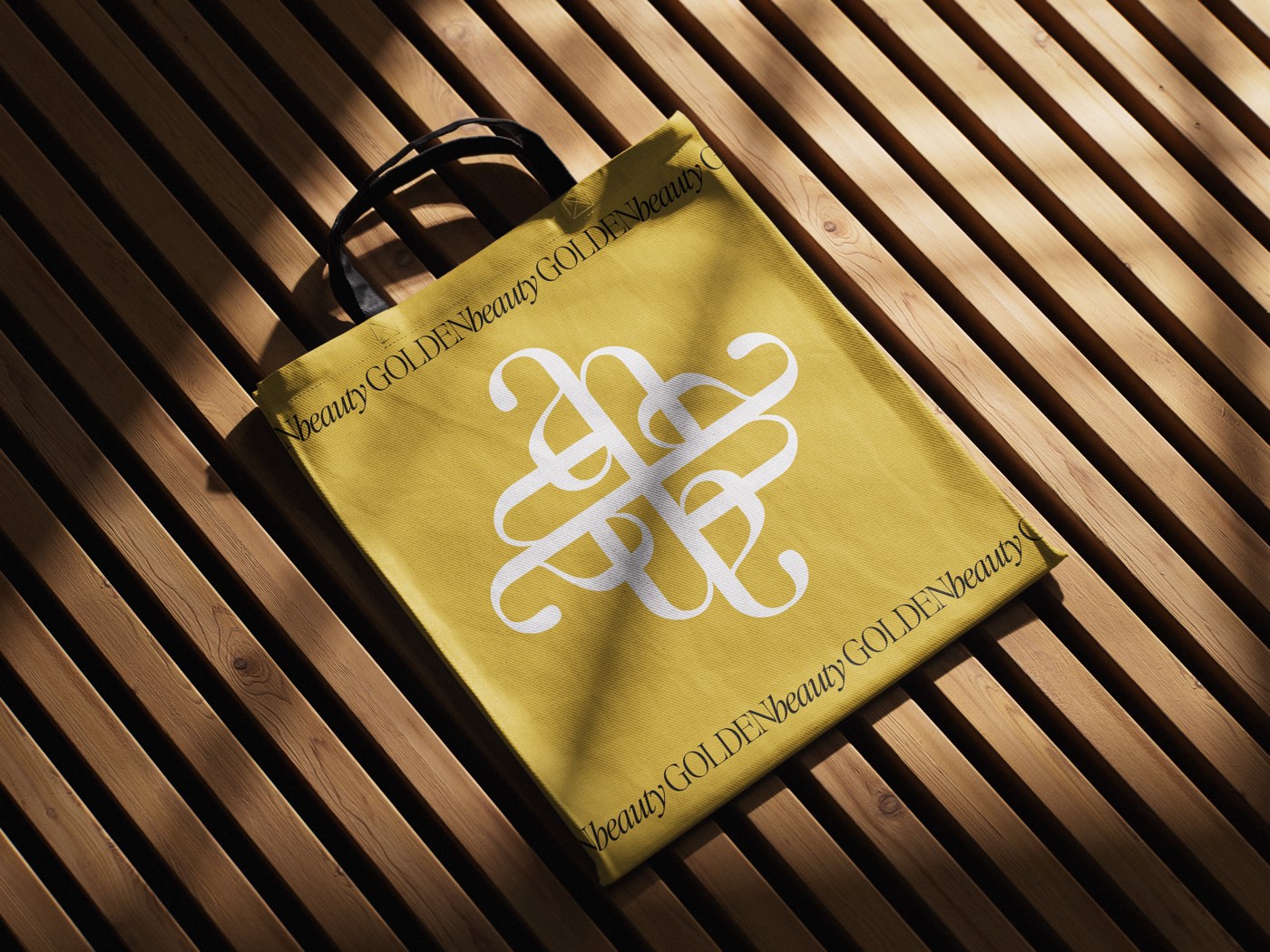 Shopper dorata AB Golden Beauty con il monogramma intrecciato
